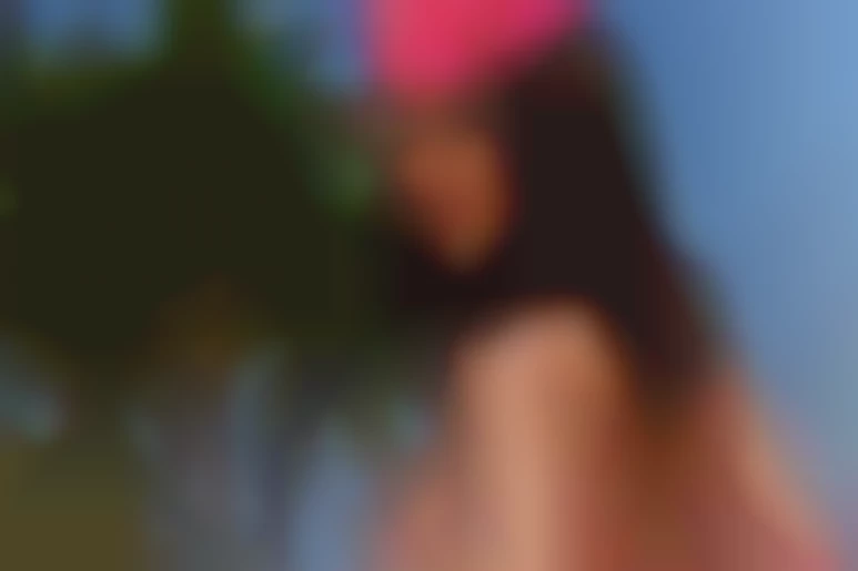 Trio Hard pour Mia Vendome, Hotesse de l'air fraiche et perverse dans la chaleur d'biza