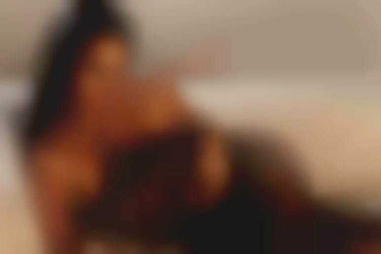 Laly gets fucked by her photographer